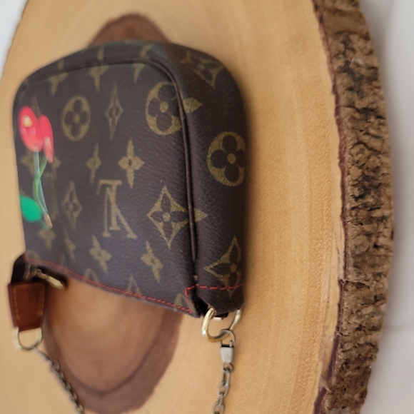 louis vuitton takashi murakami cherry pochette - Picture 6 of 14